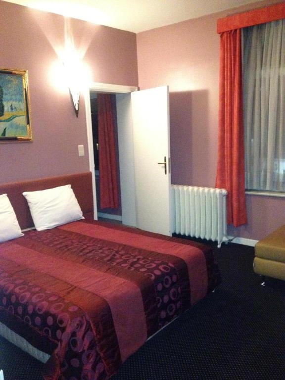 Hotel Stalingrad บรัสเซลส์ ภายนอก รูปภาพ