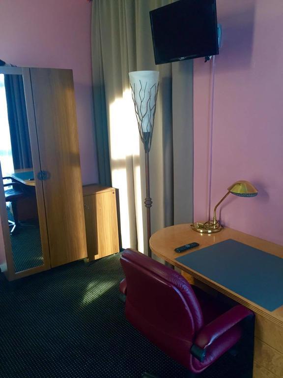 Hotel Stalingrad บรัสเซลส์ ภายนอก รูปภาพ