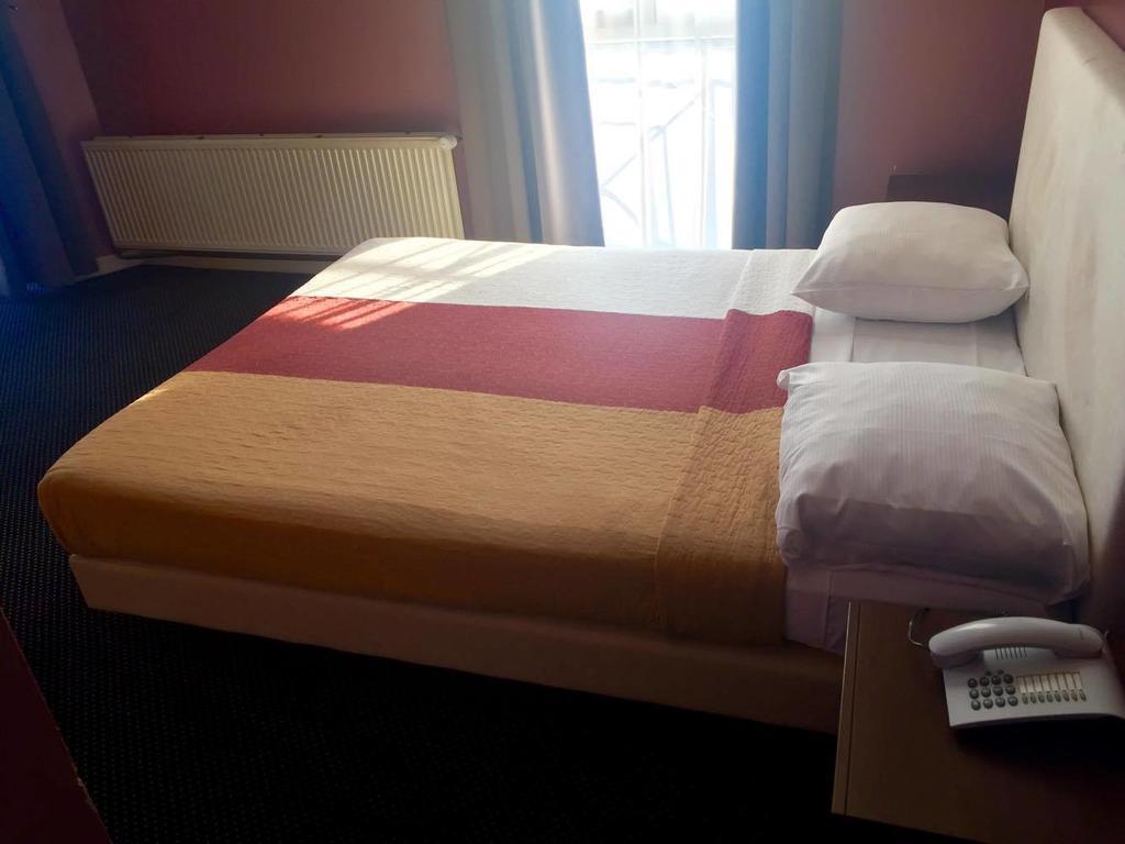 Hotel Stalingrad บรัสเซลส์ ภายนอก รูปภาพ